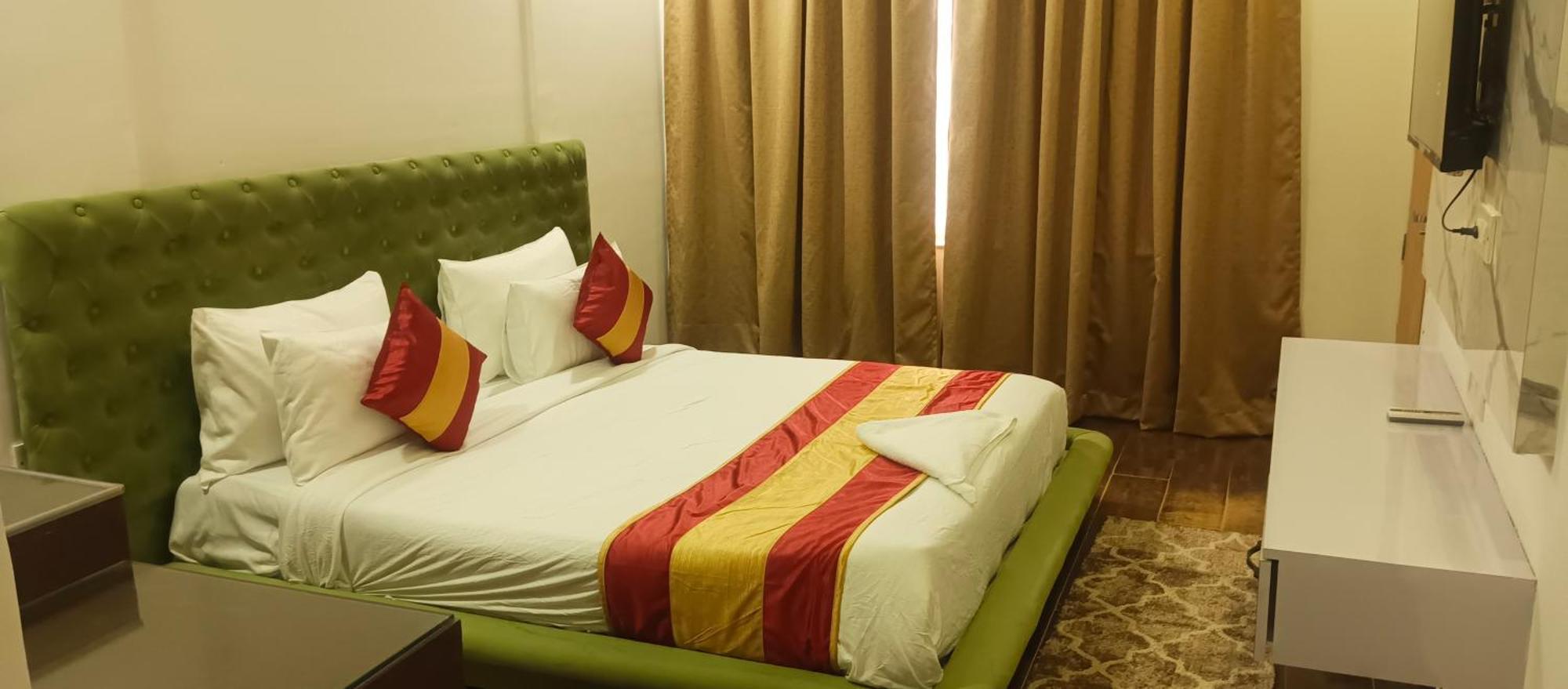 Hotel Elite Sector 45 I Gurgaon Central I Couple Friendly Exterior photo
