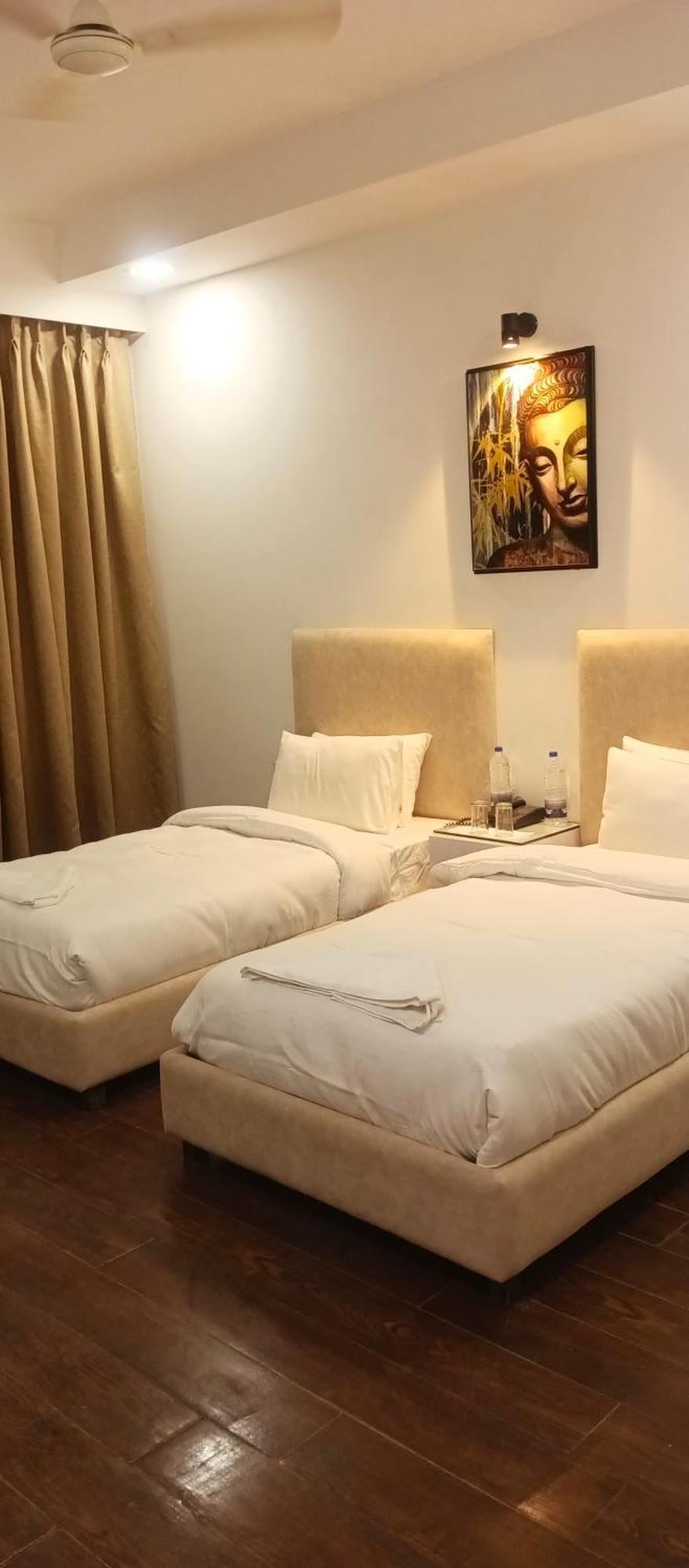 Hotel Elite Sector 45 I Gurgaon Central I Couple Friendly Exterior photo