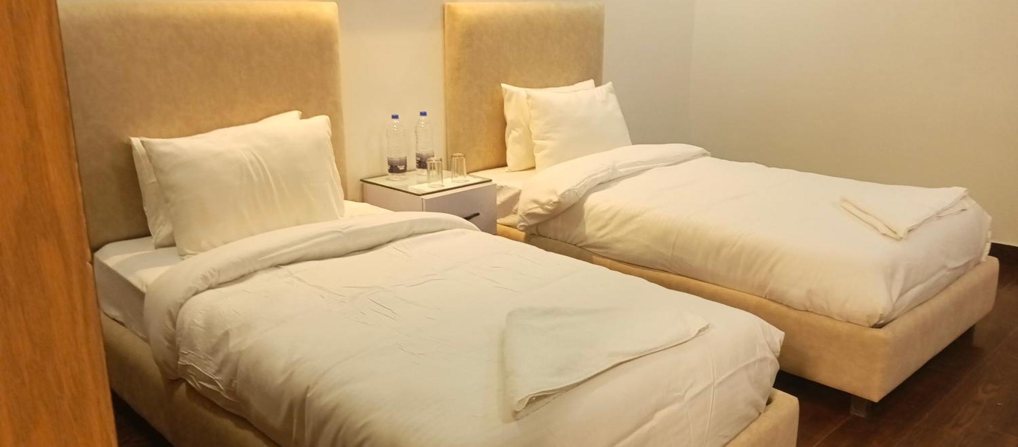 Hotel Elite Sector 45 I Gurgaon Central I Couple Friendly Exterior photo