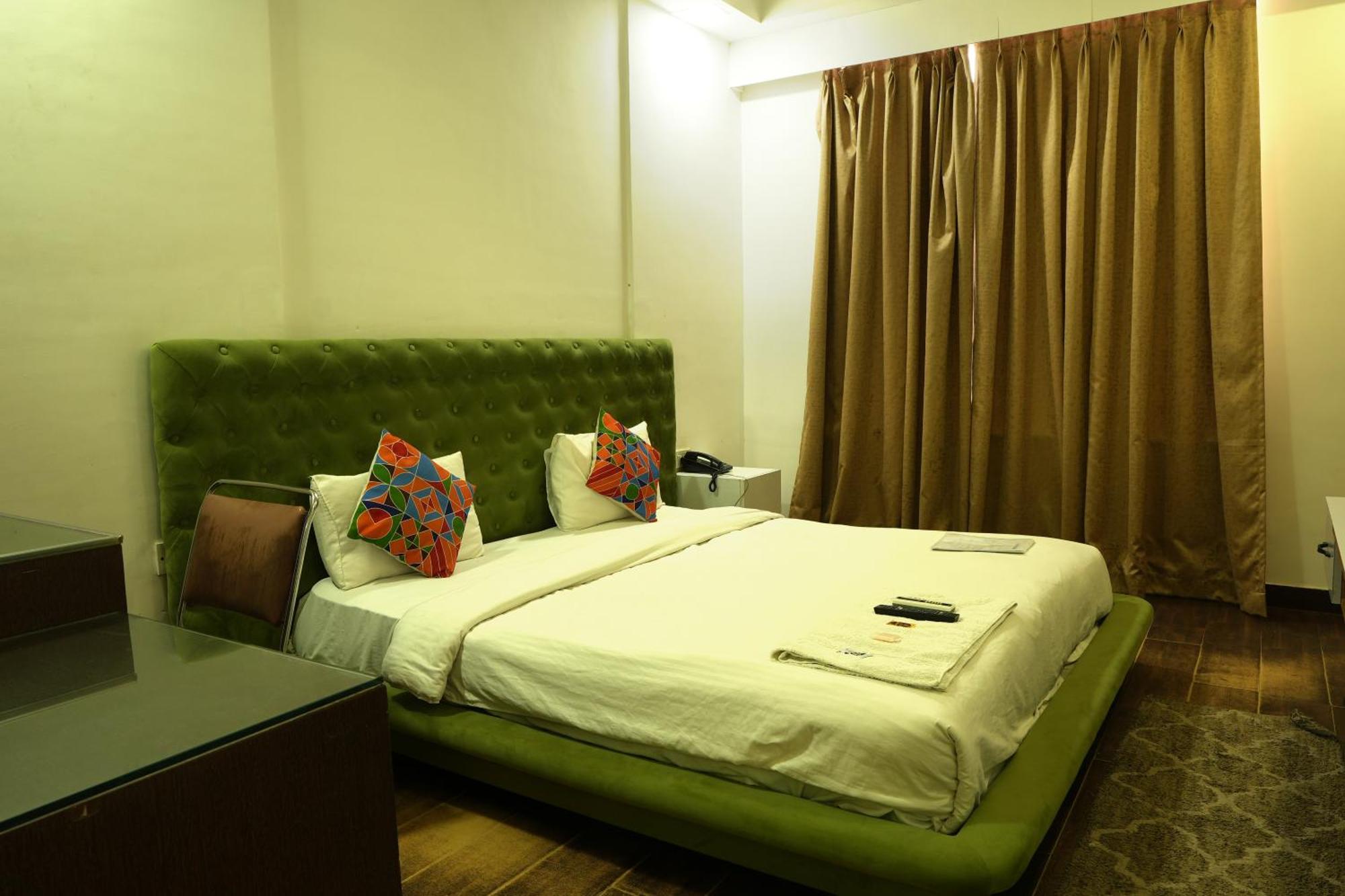 Hotel Elite Sector 45 I Gurgaon Central I Couple Friendly Exterior photo