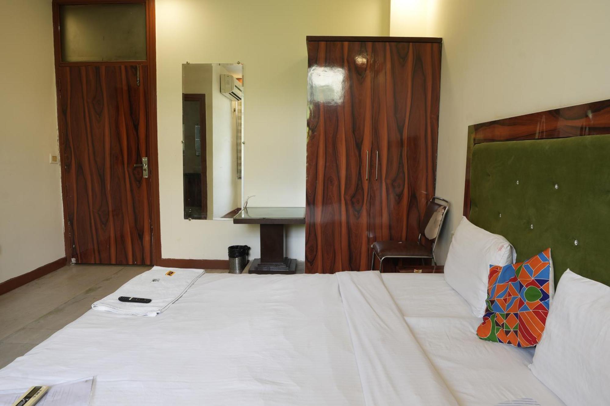 Hotel Elite Sector 45 I Gurgaon Central I Couple Friendly Exterior photo