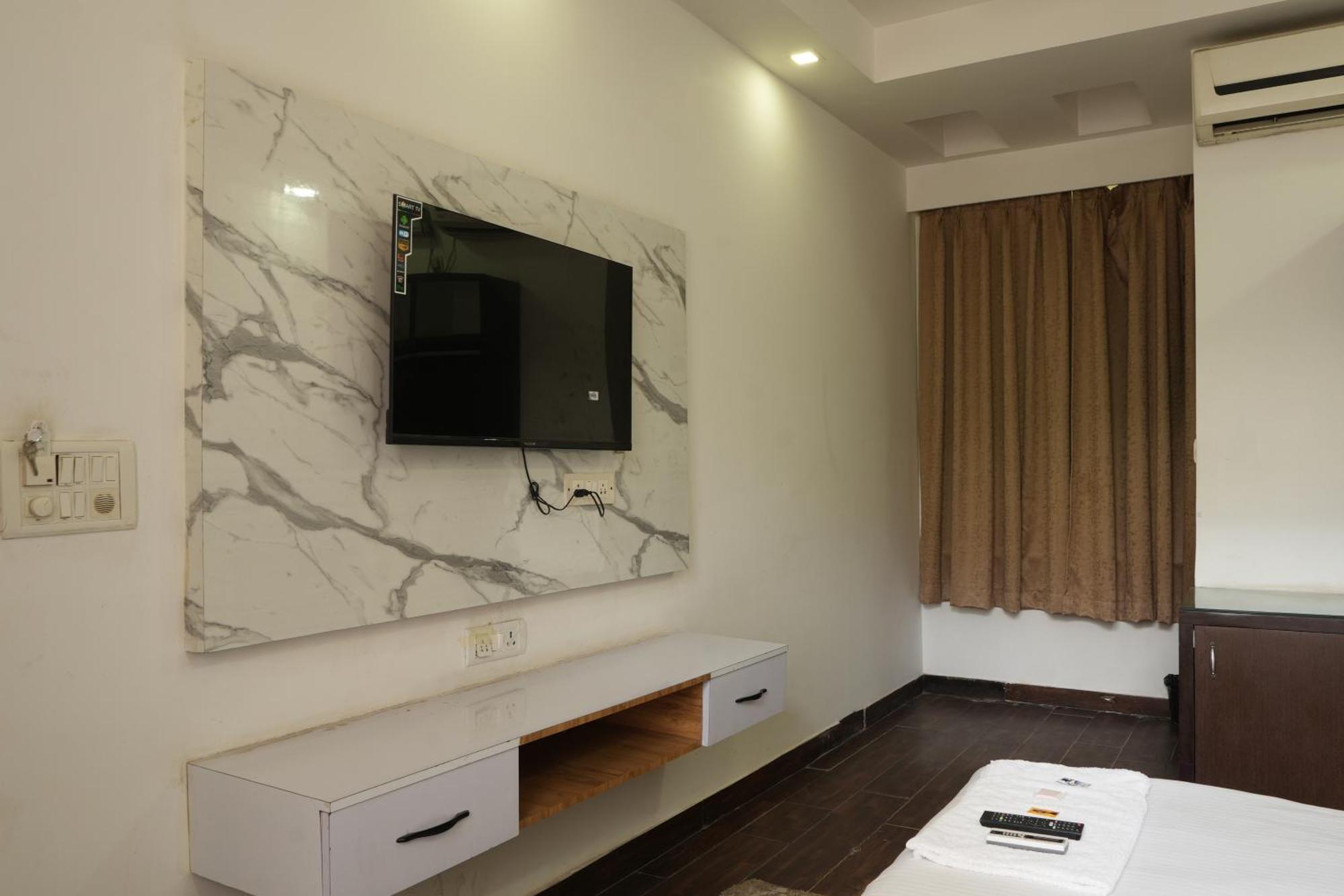 Hotel Elite Sector 45 I Gurgaon Central I Couple Friendly Exterior photo