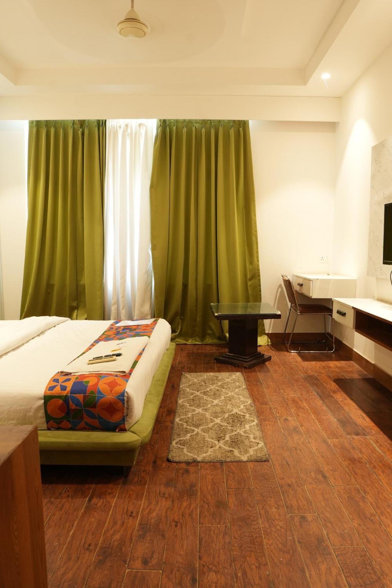 Hotel Elite Sector 45 I Gurgaon Central I Couple Friendly Exterior photo