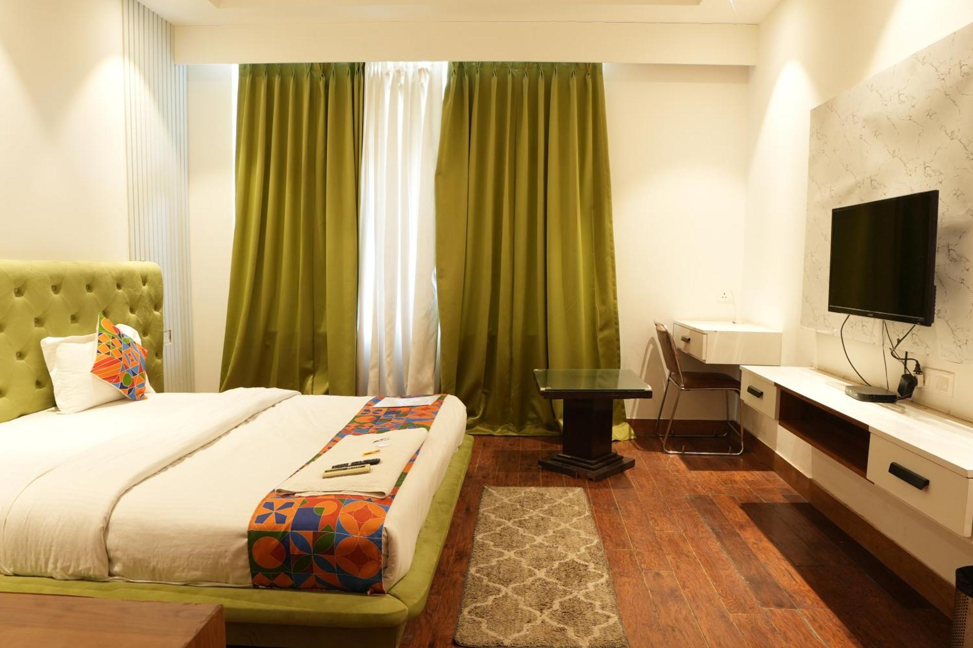 Hotel Elite Sector 45 I Gurgaon Central I Couple Friendly Exterior photo