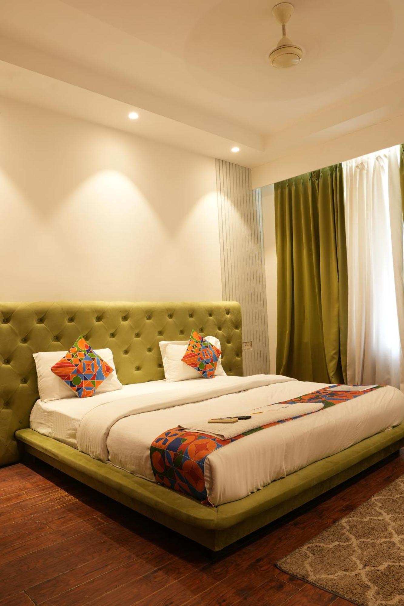 Hotel Elite Sector 45 I Gurgaon Central I Couple Friendly Exterior photo
